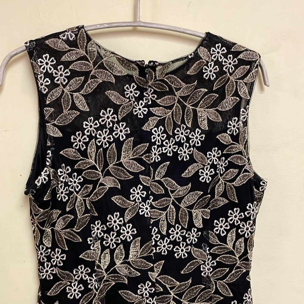 Calvin Klein cocktail dress size 4 black gold silver, floral design sleeveless,